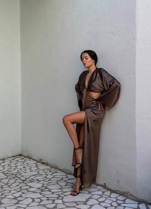 Довга атласна сукня шоколадного кольору