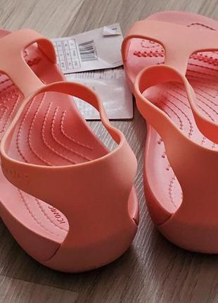 Босоножки crocs.2 фото