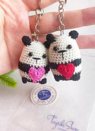 Вязаный брелок панда, украшение на сумку или рюкзак, сувенир, подарок друзьям