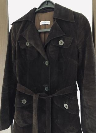 Замшевое коричневое пальто длинное3 фото