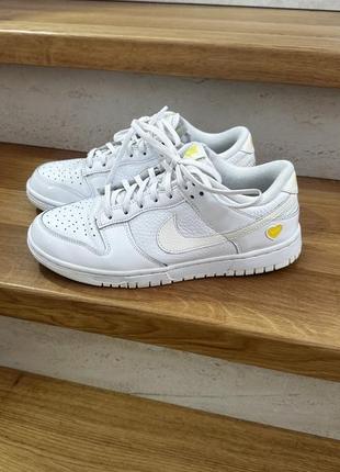 Кроссовки nike dunk low valentine's day yellow heart2 фото