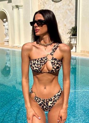 Купальник з леопардовим принтом