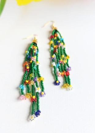 Красивые разноцветные серьги, трендовые ромашки из бисера, подарок девушке1 фото
