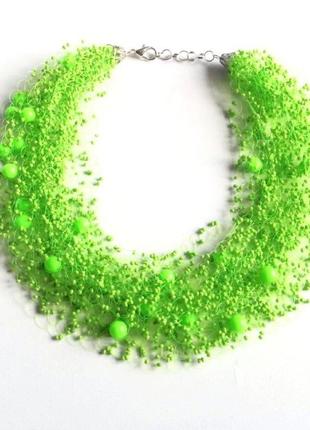 Яскраве зелене кольє з бісеру, насичене неонове повітряне намисто1 фото
