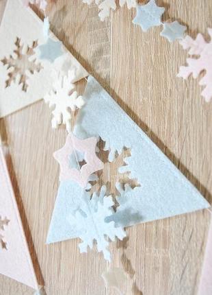 Сніжинки, дві гірлянди з фетру.