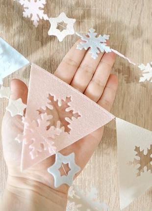 Сніжинки, дві гірлянди з фетру.