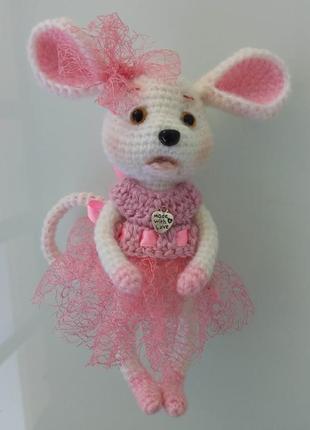 Мышка  белая в розовом платье с сердечком