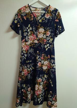 Легкое платье в цветочный принт размера m4 фото