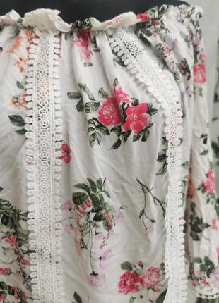 Красивая блуза из италии в цветах с кружевом5 фото