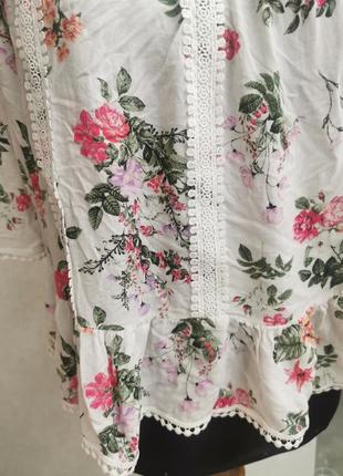 Красивая блуза из италии в цветах с кружевом6 фото