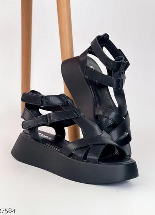 Чорні жіночі босоніжки на липучках на високій підошві потовщеній з натуральної шкіри...