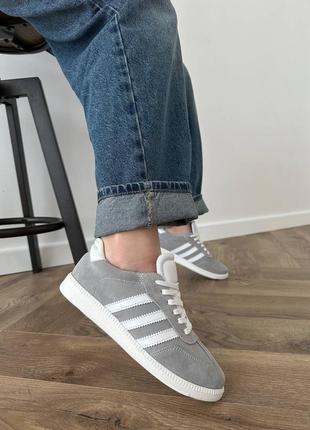 Жіночі замшеві сірі кеди з білою підошвою на весну та літо