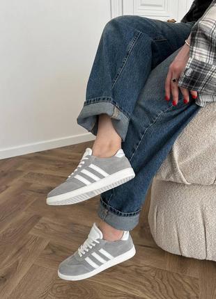 Жіночі замшеві сірі кеди з білою підошвою на весну та літо