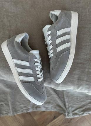 Жіночі замшеві сірі кеди з білою підошвою на весну та літо