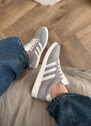 Жіночі замшеві сірі кеди з білою підошвою на весну та літо