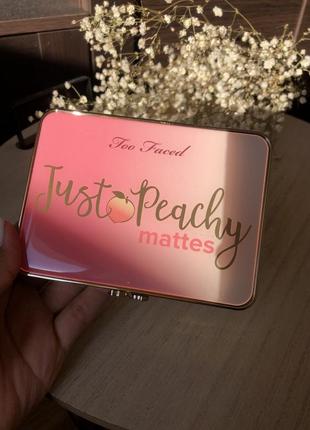 Палетка too faced