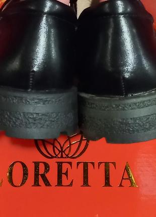 Жіночі туфлі люфери loretta з перфорацією на шнурівці в чорному кольорі.5 фото