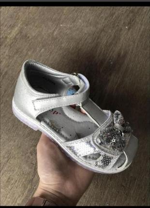 Гарні босоніжки