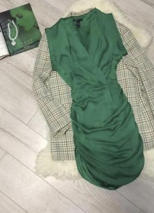 Платье на стяжках трендового зеленого цвета2 фото