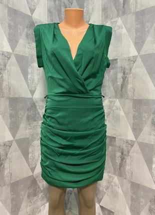 Платье на стяжках трендового зеленого цвета6 фото