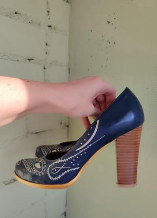 Лакированные кожаные туфли на каблуке от бренда wildcat канада2 фото