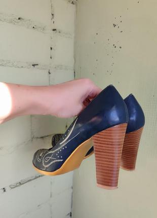 Лакированные кожаные туфли на каблуке от бренда wildcat канада6 фото