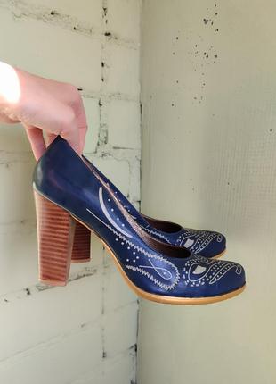 Лакированные кожаные туфли на каблуке от бренда wildcat канада5 фото