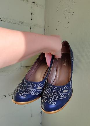 Лакированные кожаные туфли на каблуке от бренда wildcat канада7 фото