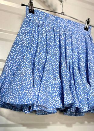 Юбка шорты мини короткая, пышная юбка с мелкими принтом стильная базовая белая голубая коричневая5 фото