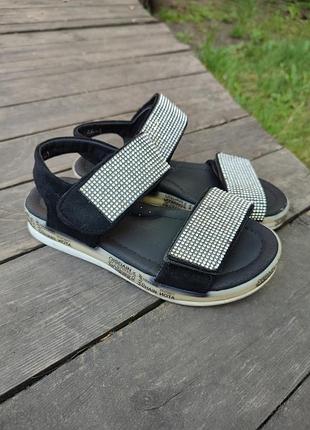 Стильные босоножки со стразами w-niko