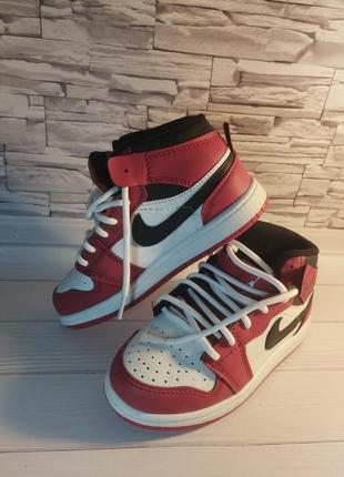 Продам дитячі кросівки nike air jordan