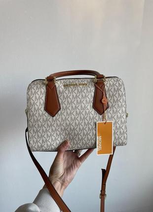 Сумка michael kors small hayes duffle crossbody bag vanilla/luggage8 фото