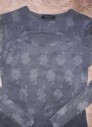 Кофта с вырезом