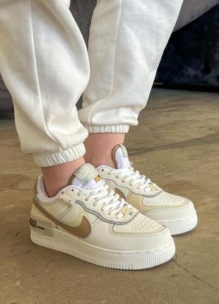Класні жіночі кросівки nike air force 1 shadow beige brown бежеві