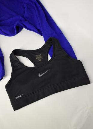 Чорний топ з "чашечками" nike s-xs нюанс