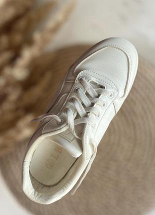 Иллеальные белые кроссовки чисто белоснежные на платформе шнурки3 фото