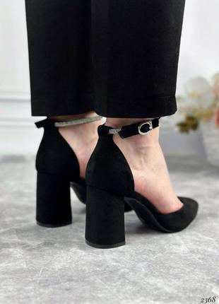 Женские черные замшевые туфли с ремешком на каблуке9 фото