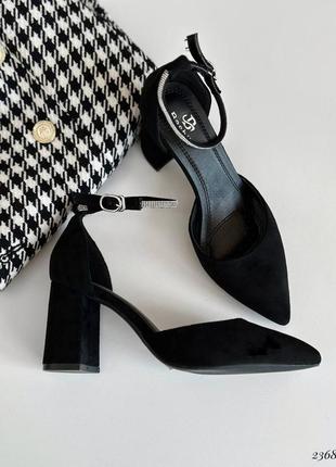 Женские черные замшевые туфли с ремешком на каблуке10 фото