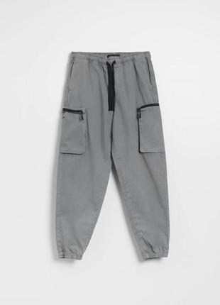 Мужские брюки jogger с накладными карманами4 фото