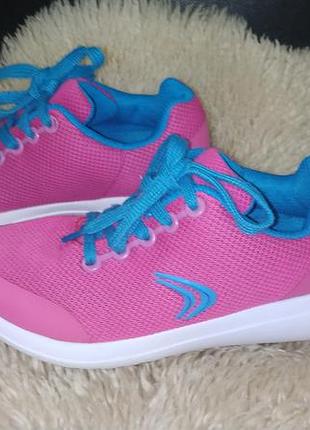 Clarks кросівки  легекі та дуже зручні