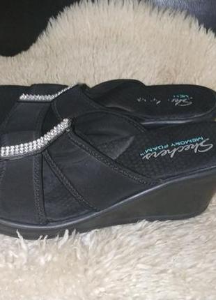 Skechers шльопанці