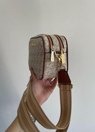 Жіноча сумка крос боді michael kors молочного кольору, бежева в натуральній шкірі + текстиль на два відділення на блискавці корс6 фото