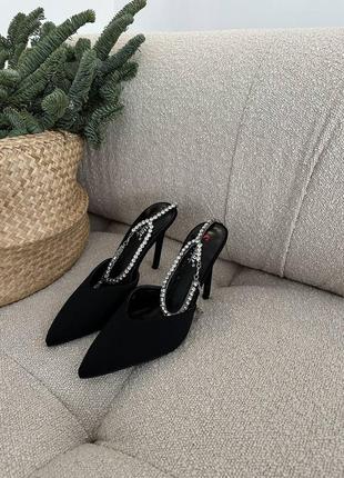 Женские черные атласные туфли на каблуке з камушками3 фото