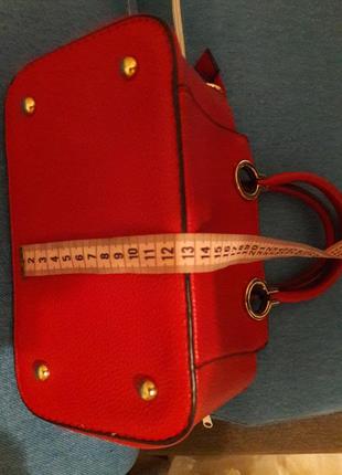 Маленькая красная сумочка8 фото