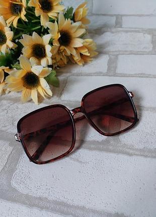 Квадратные солнцезащитные очки леопардовые