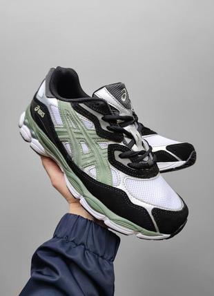 Кроссовки в стиле asics