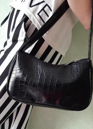 Сумочка багет с тиснением (черная)
