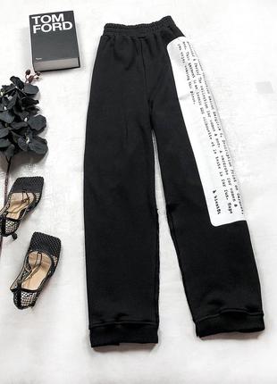 Стильные эксклюзивные брендовые брюки мм6 maison margiela с полосой с надписями и высокими разрезами