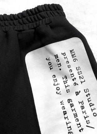 Стильні ексклюзивні брендові брюки мм6 maison margiela зі смугою з написами та високими розрізами8 фото