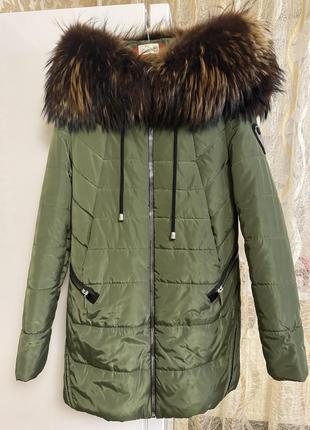 Зимняя курточка с натуральным мехом.